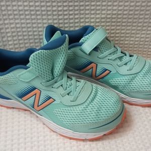 New Balance W-YA680LL6 running shoes (EUC)
